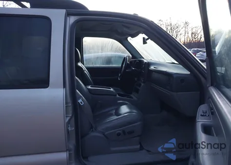 2005 Chevrolet Suburban 1500 Z71 z USA, uszkodzony, nr VIN 3GNFK16Z95G170576